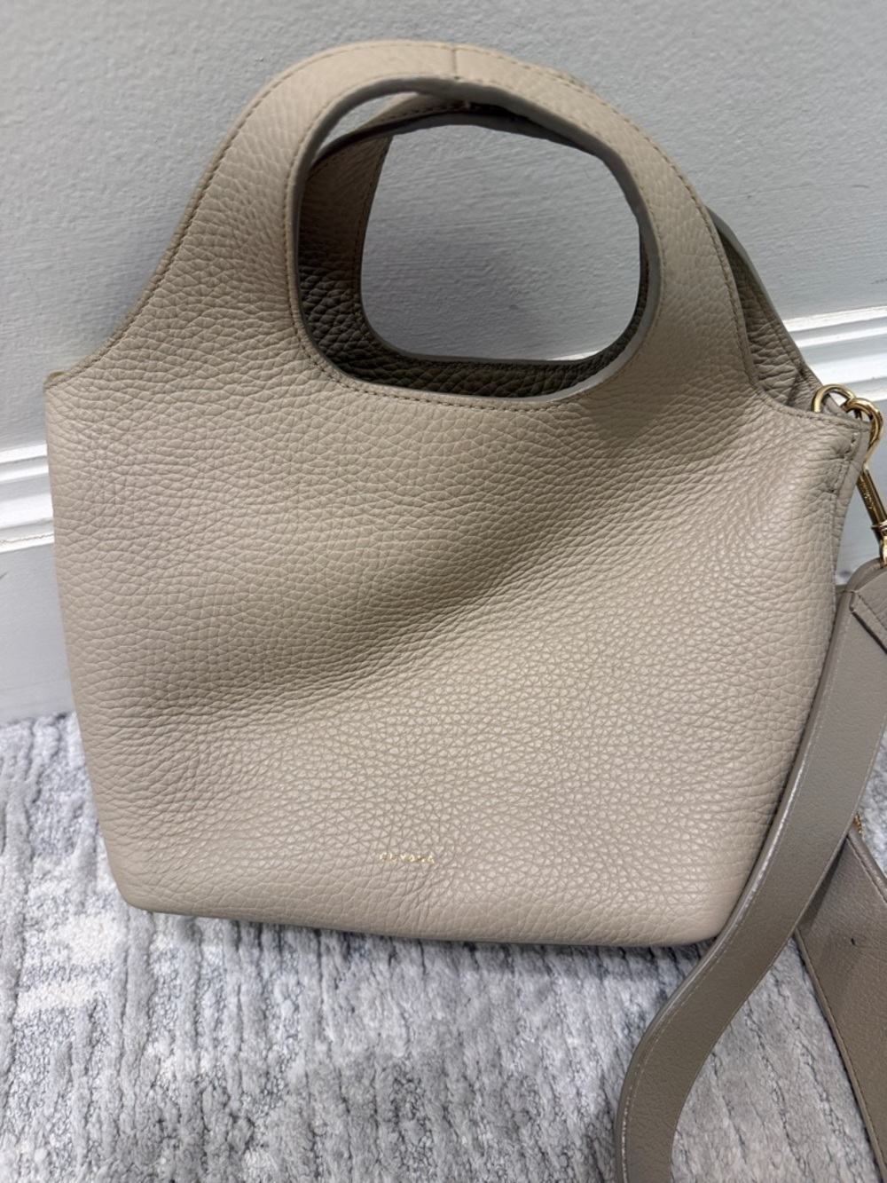 Cuyana Pebbled Leather Tote in Light Taupe